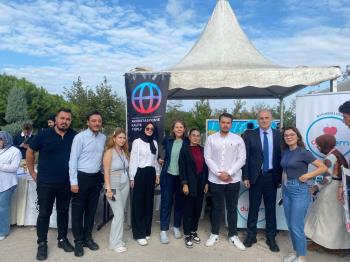 Rektörümüz Öğrenci Topluluklarının Standlarını Ziyaret Etti