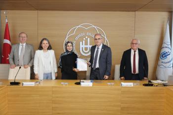 Üniversitemizde İlk Sosyal Transkript Belgesi Rektörümüz Tarafından Takdim Edildi